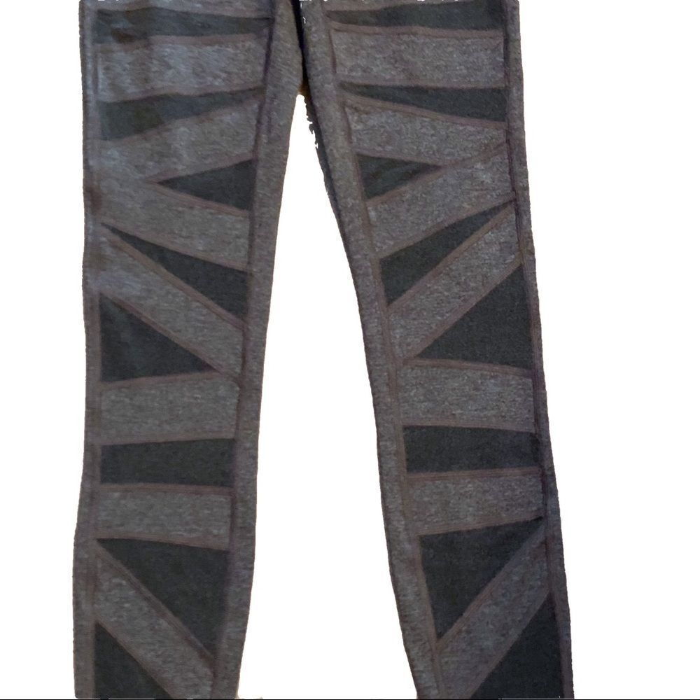 Lululemon-bandage style leggings grey size -2. Perfect for fall - Picture 3 of 5